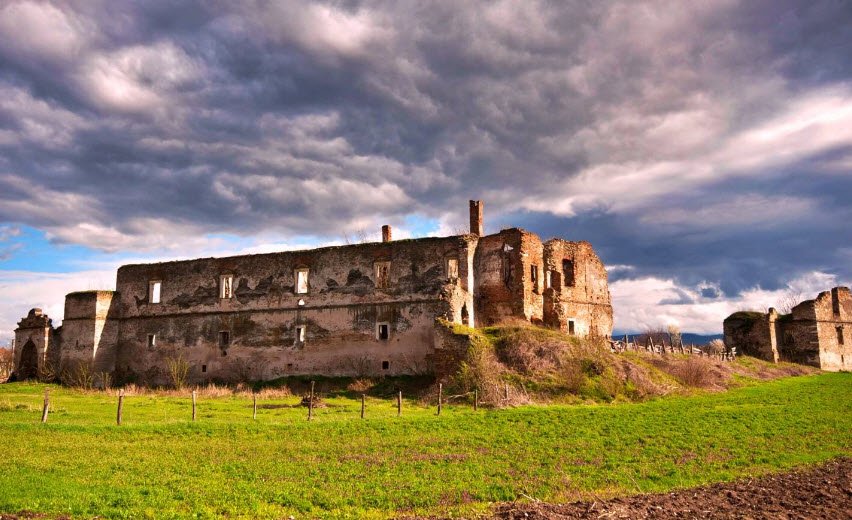 Ruinele Castelul Martinuzzi, Vințu de Jos, Romania, Romania